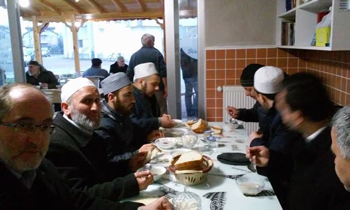 Sabah namazında çorba ikramı yoğun ilgi gördü