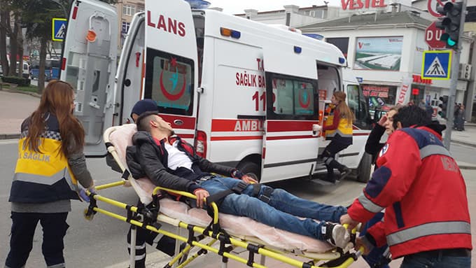 Kız arkadaşının ilaçlarını içti, hastanelik oldu