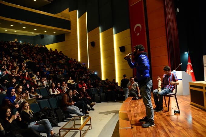 Vine Fenomenleri SAÜ'de söyleşi katıldı