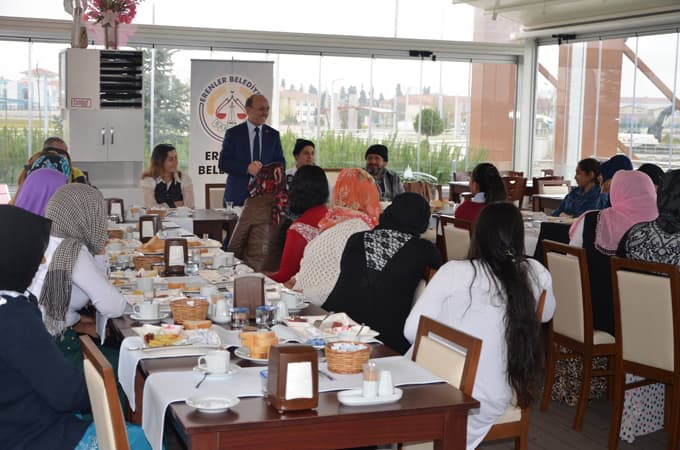 Öztürk, TYP kadınlarını kutladı