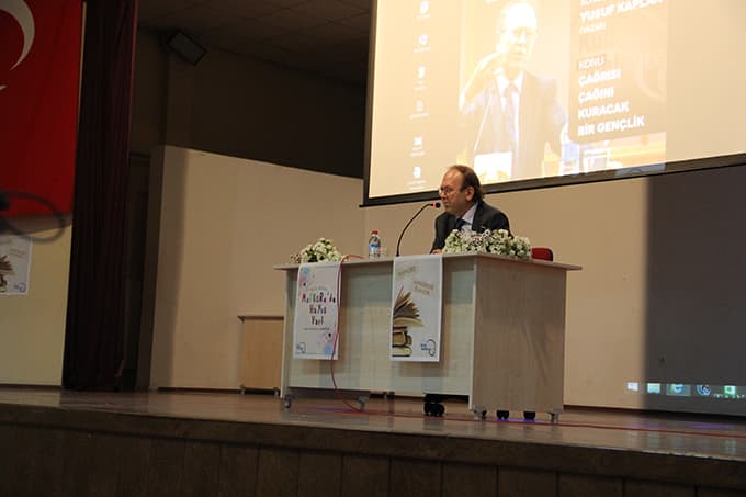 'Çağrısı, Çağını Kuracak Bir Gençlik' Konferansı
