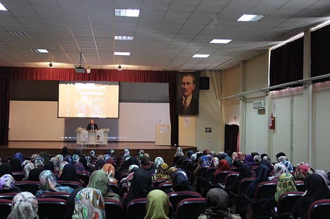 'Çağrısı, Çağını Kuracak Bir Gençlik' Konferansı
