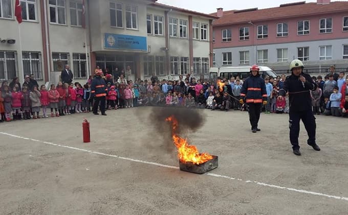  Şehit Ahmet Akyol'da deprem ve yangın tatbikatı