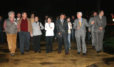 <font face="Arial" size="2">Parkın t&uuml;m&uuml;n&uuml; dolaşan Cumhurbaşkanı Genel Sekreteri Mustafa İsen ve beraberindekiler, Kentpark'ı &ccedil;ok g&uuml;zel bulduklarını ifade ederek, <font color="#333399">&rdquo;B&uuml;y&uuml;k işler yapmışsınız. Kentpark şehrin kalbinde parlayan bir yıldız olmuş. Bu park yeşili ve doğası ile harika bir dinlenme mek&acirc;nı. Başarı &ccedil;alışmalarından dolayı sizleri kutluyor ve başarılarınızın devamını diliyoruz&rdquo;</font> dediler.</font>