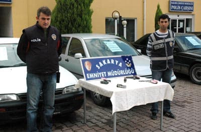Polis, "Oto Hırsızlığı" Şebekesini Çökertti