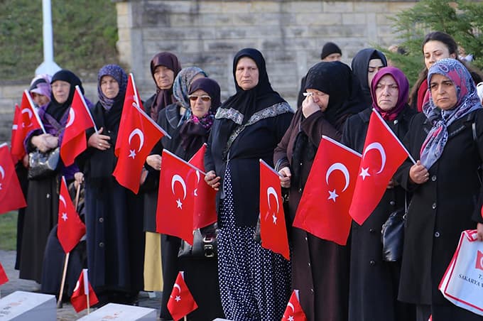 Çanakkale şehitlerini anma programında duygusal anlar...