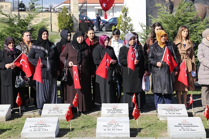 Çanakkale şehitlerini anma programında duygusal anlar...