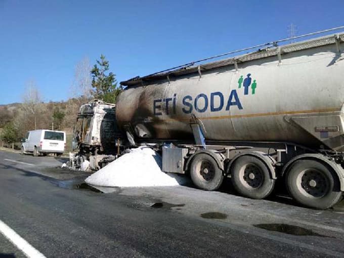 Soda yüklü tanker hareket halindeyken alev aldı