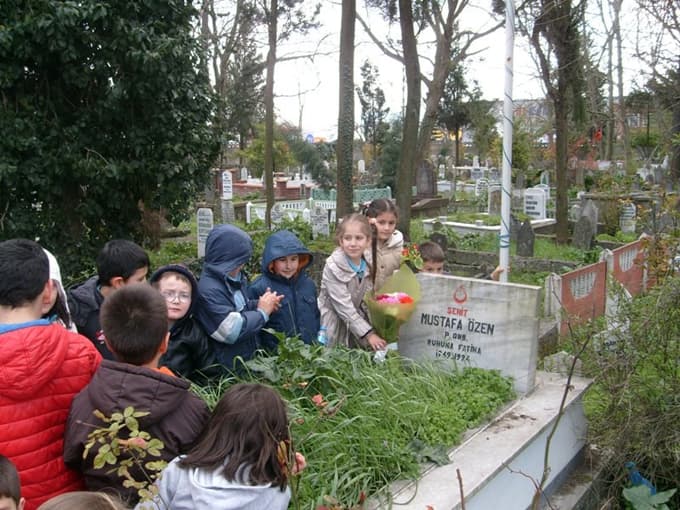 Öğrencilerden Şehitler Günü'nde anlamlı ziyaret