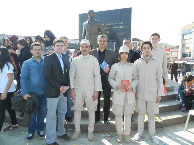 Öğrenciler Kent Meydanı'nda kitap okudu