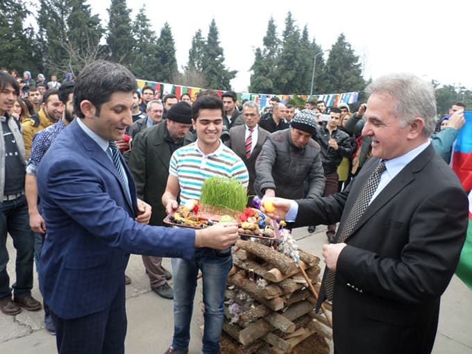 Nevruz ateşini Rektör Elmas yaktı
