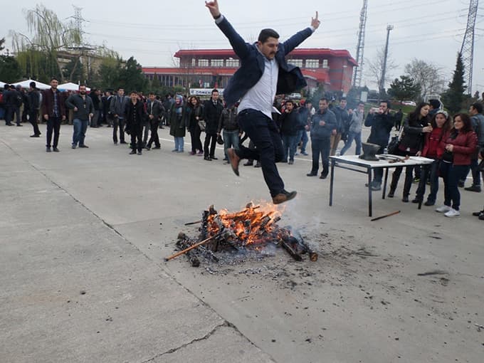Nevruz ateşini Rektör Elmas yaktı