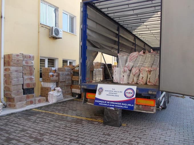 Sakarya'da kaçak sigara operasyonu 