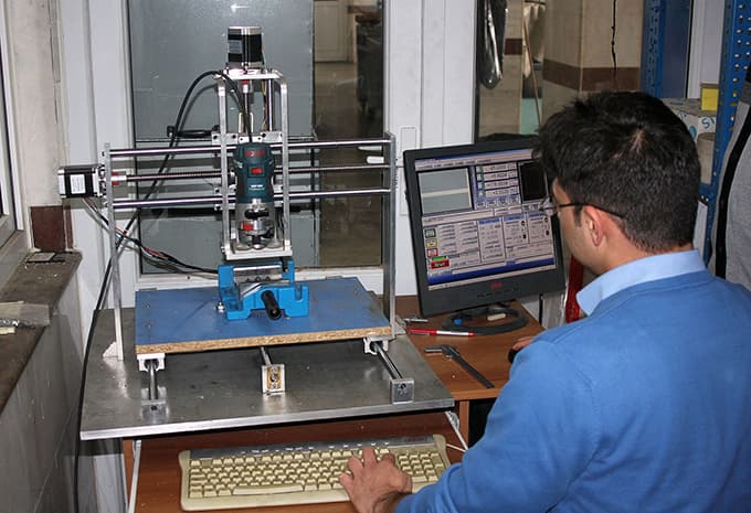 SAÜ'lü öğrenciler kendi CNC tezgahlarını ürettiler