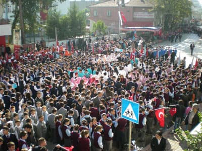 "Bu Toprakları Vatan Yapanları Saygıyla Anıyoruz"