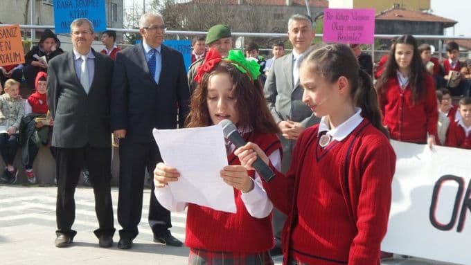 Öğrencilerden anlamlı hareket