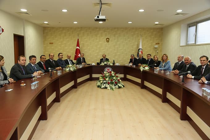 Vali Coş 'Herkes yüreğini ortaya koymalı'