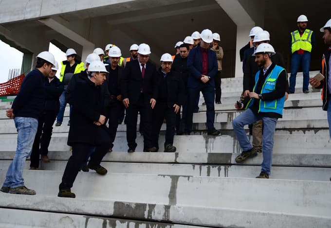 Turan, Sakaryaspor Stadyumu inşaatında incelemeler yaptı