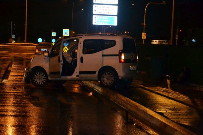 Serdivan'da trafik kazası: 2 yaralı