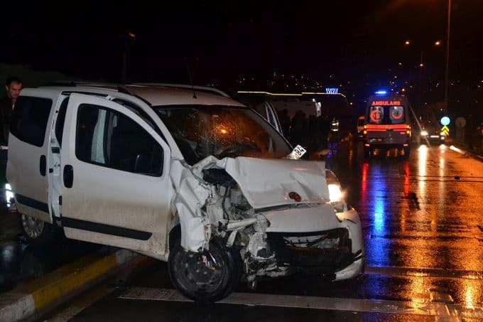 Serdivan'da trafik kazası: 2 yaralı