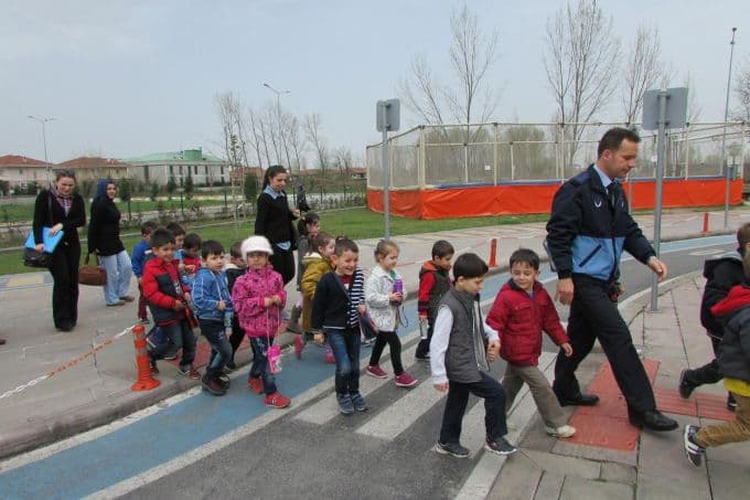 Anaokul öğrencilerine trafik eğitimi