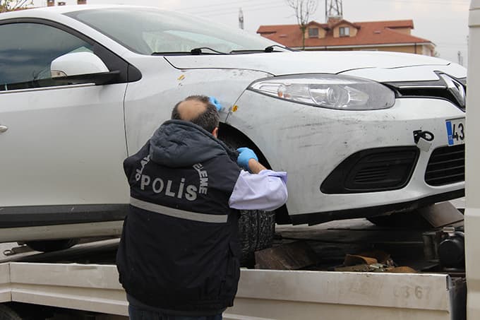 Erenler'de bomba yüklü otomobil ele geçirildi