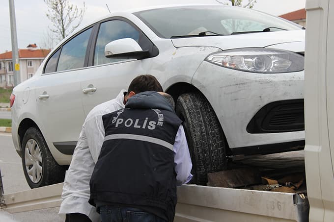 Erenler'de bomba yüklü otomobil ele geçirildi