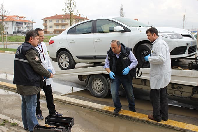 Erenler'de bomba yüklü otomobil ele geçirildi