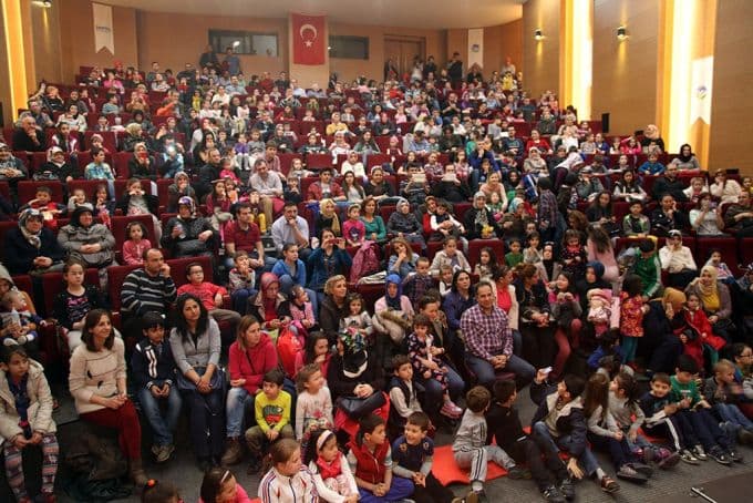 Minik öğrenciler performanslarıyla hayran bıraktı