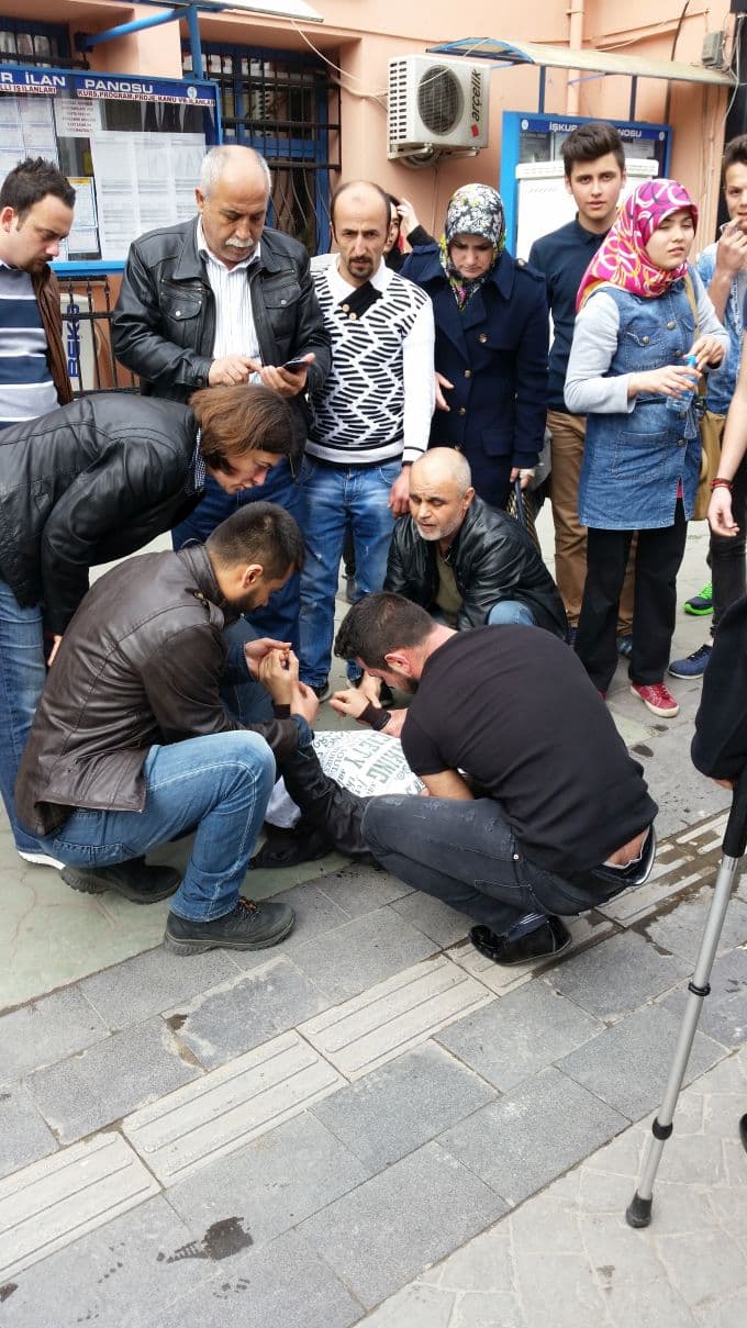 Çark Caddesi'nde sara krizi geçirdi