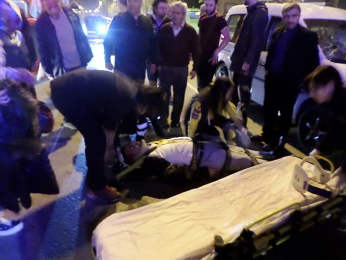 Aniden yola çıkan yayaya otomobil çarptı