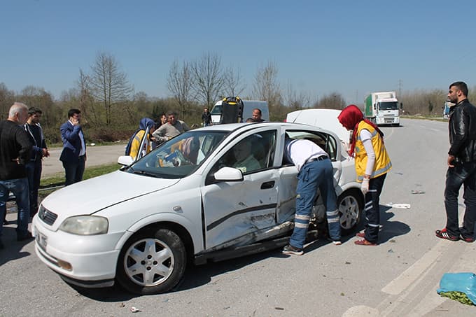 Akyazı'da trafik kazası: 4 yaralı