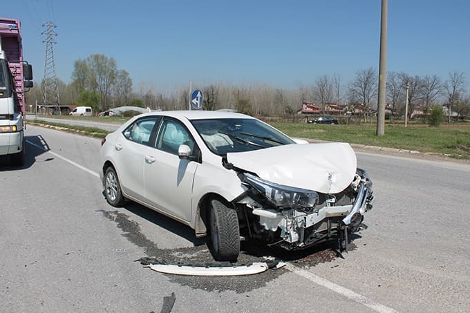 Akyazı'da trafik kazası: 4 yaralı
