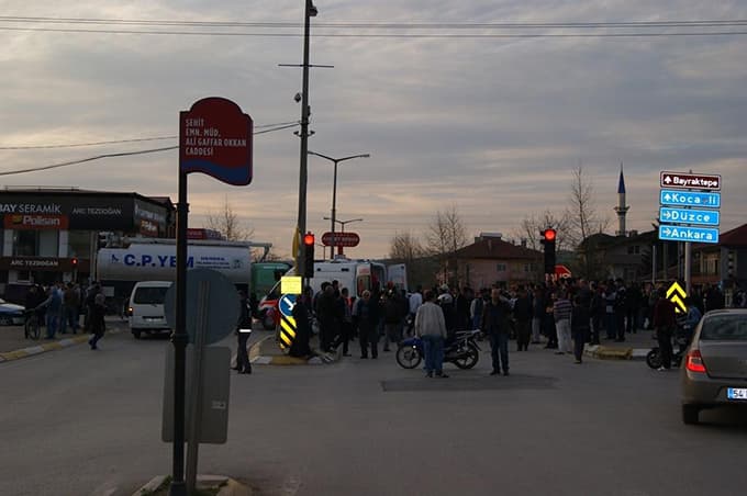 Hendek'te trafik kazası; 2 yaralı