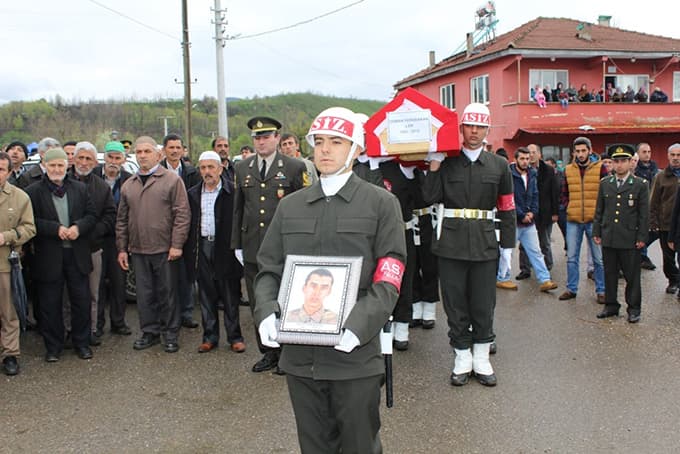 Tedavi gören asker hastanede hayatını kaybetti!
