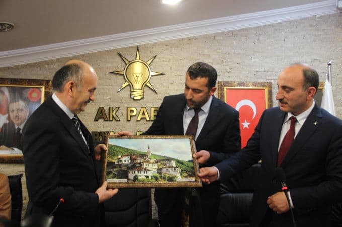 Bakan Müezzinoğlu, "Onların bilmediği yerlerde hastane var"