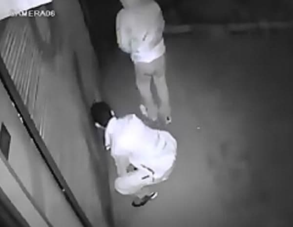 Acemi hırsızlar güvenlik kamerasında