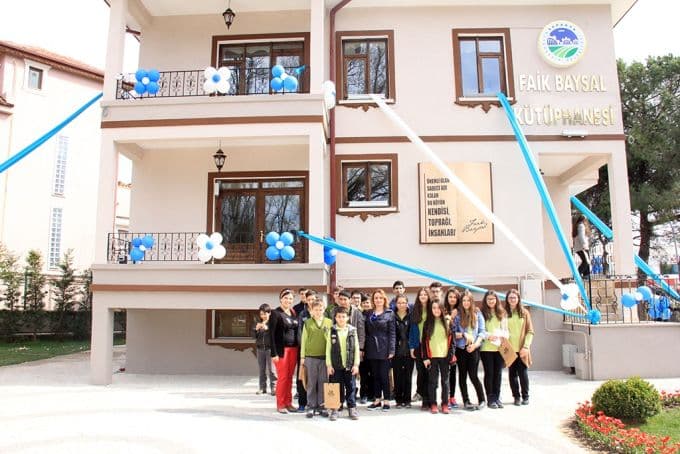 Faik Baysal Kütüphanesi, misafirlerini ağırlıyor
