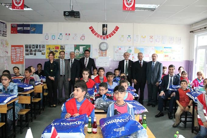 13 bin öğrenciye kıyafet yardımı yapıldı