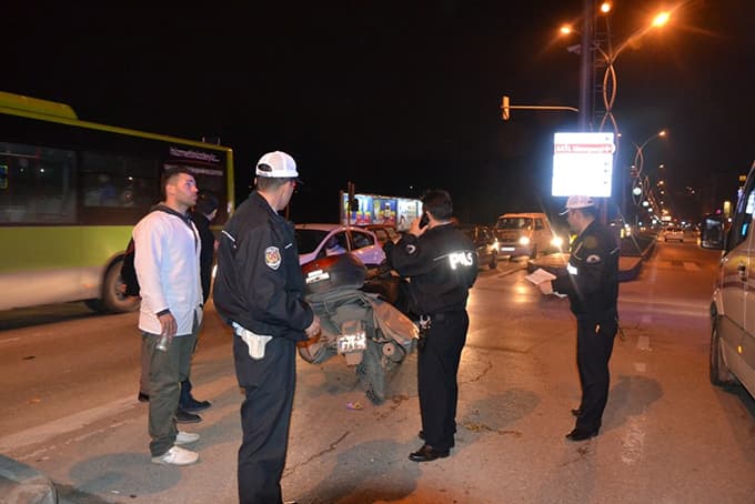 Motosiklete çarptı, olay yerinden kaçtı!