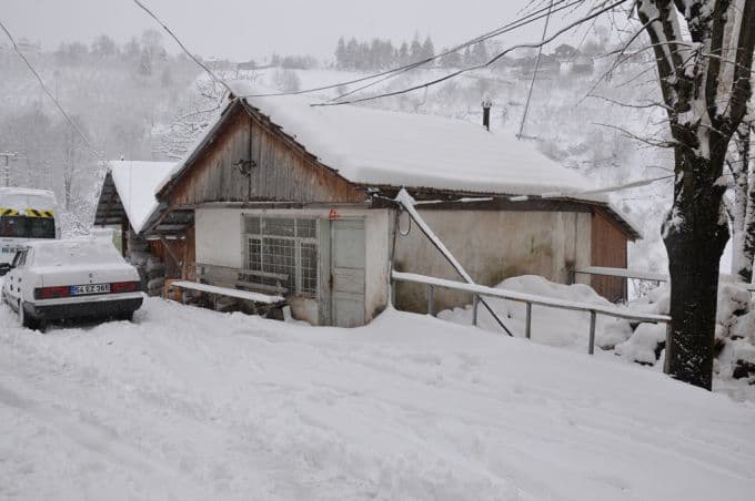 Sakarya'da kar kalınlığı 25 cm'ye ulaştı