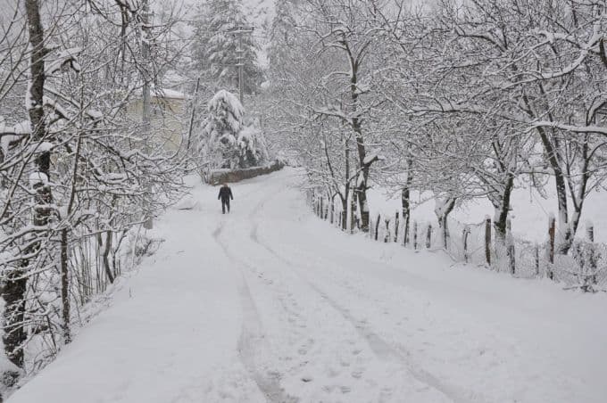 Sakarya'da kar kalınlığı 25 cm'ye ulaştı