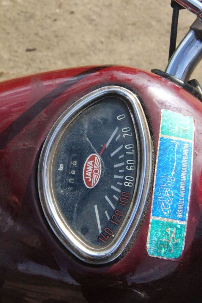 Çok sevdiği motosikletini 43 yıl odasında sakladı
