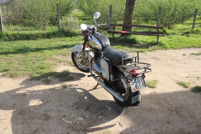 Çok sevdiği motosikletini 43 yıl odasında sakladı