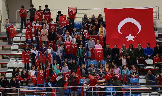 Türkiye yenilmesine rağmen yarı finalde!