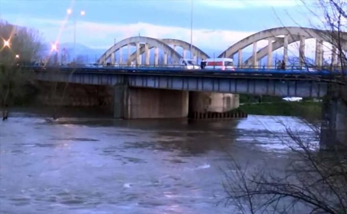 İntihar etmek için Sakarya Nehri'ne atladı...