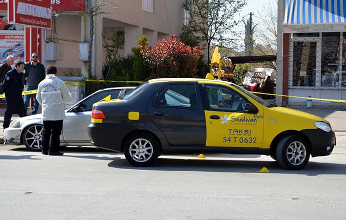 Taksi şoförü ile bıçaklı kavga! 
