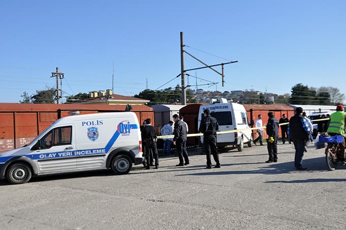 Tren yolunda yanarak feci şekilde can verdi