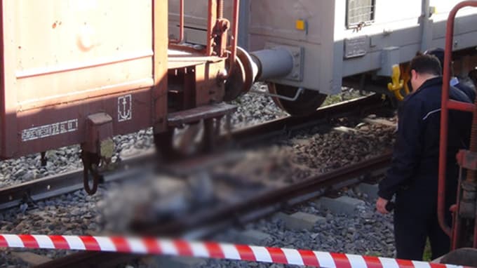 Tren yolunda yanarak feci şekilde can verdi