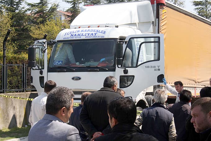 TIR şoförü aracında ölü bulundu!